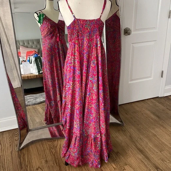 Beautiful Maxi Dress - Picture 3 of 7